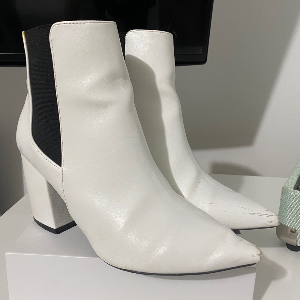 WHITE ANKLE BOOTIE 🤍 - Picture 13 of 13
